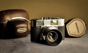 Voigtlnder Voitlander Vitomatic 1 with case, lens hood case and camera strap.